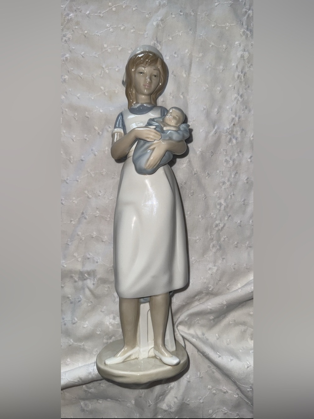 Lladro Nao Nurse Holding Baby #709 White and Blue Porcelain